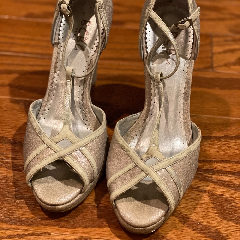 BCBG silver linen blend wedges